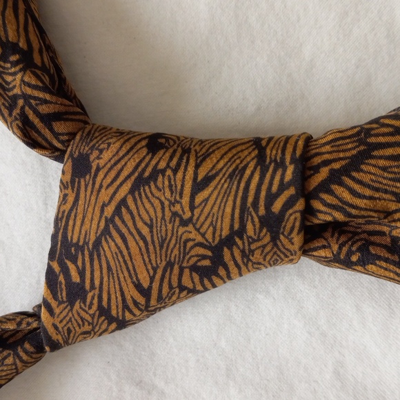 World Wildlife Fund Zebra Print Necktie π - Picture 4 of 8